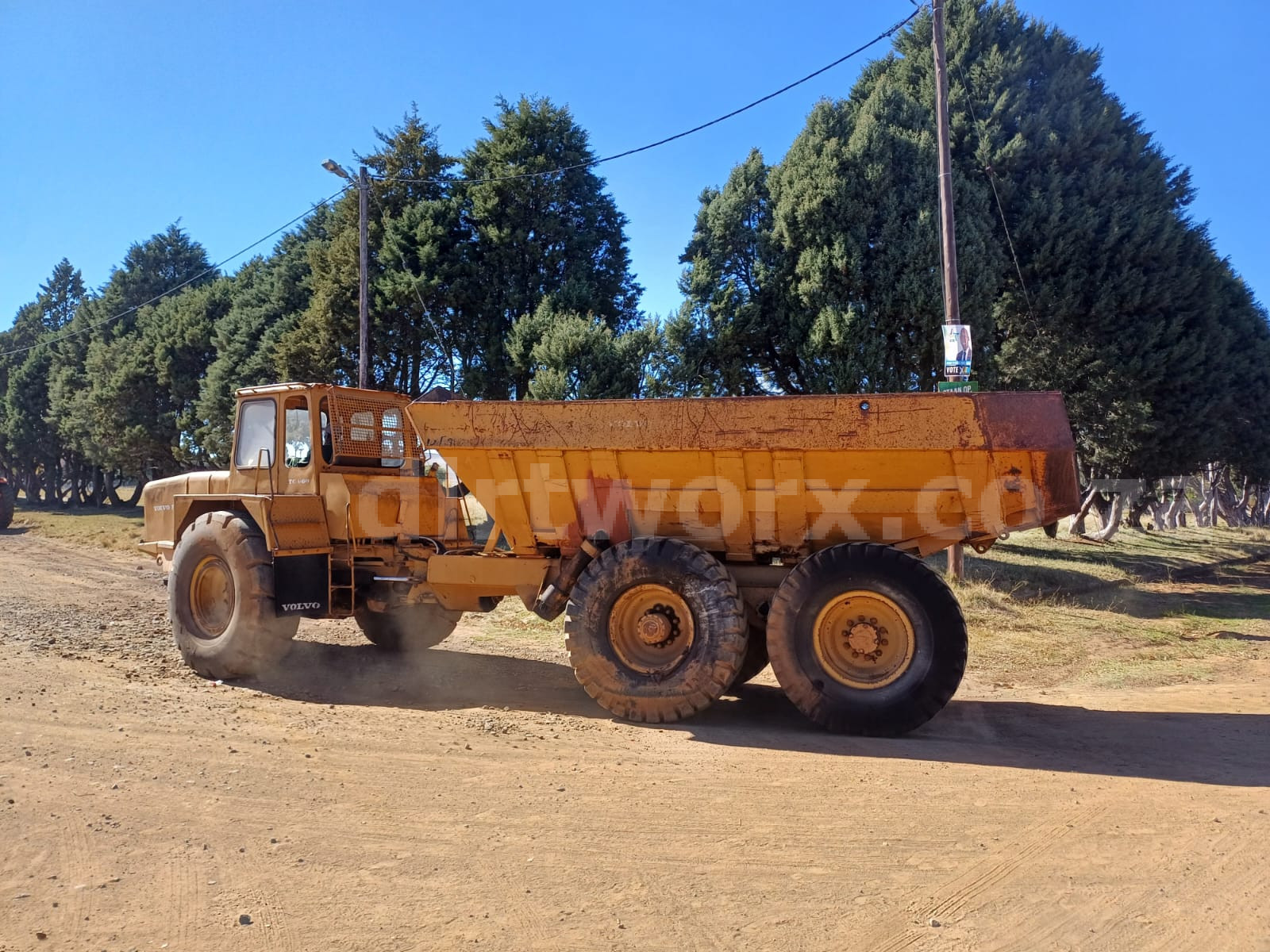 Volvo BM 860 Dumper Truck - Image 5