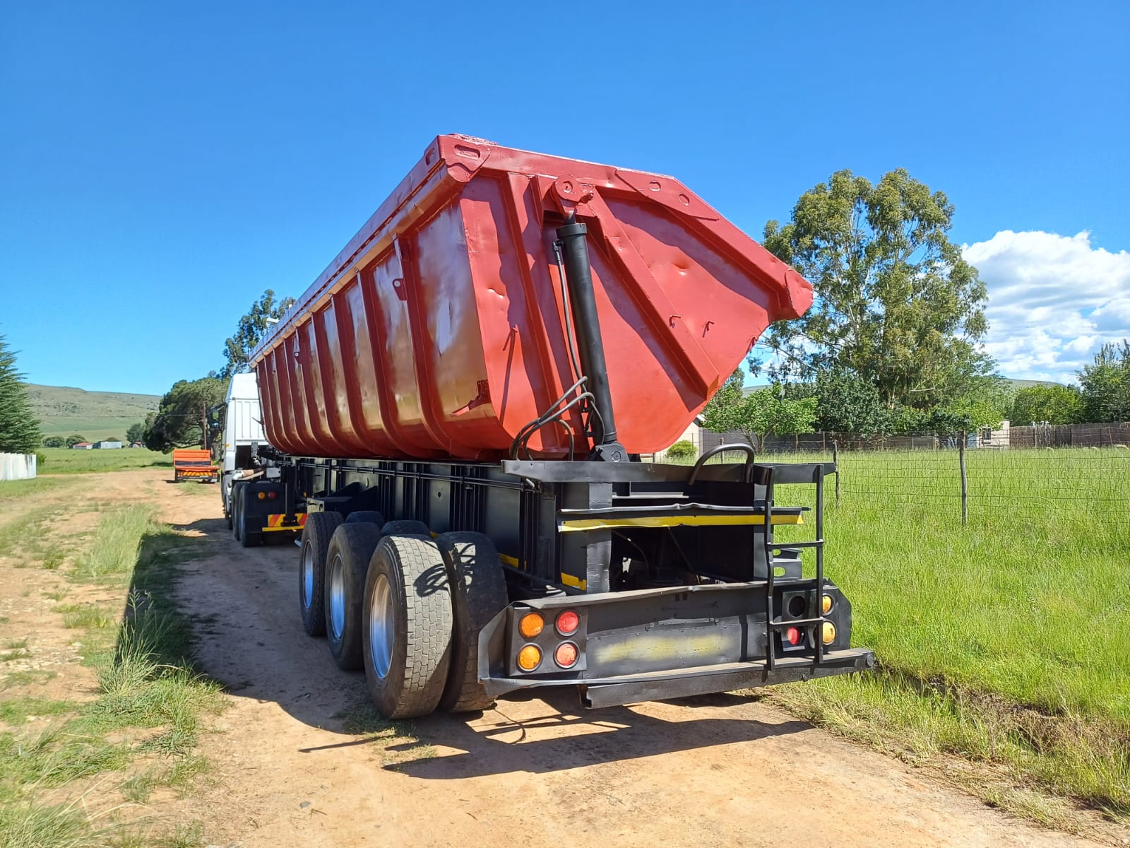 SA Truck Bodies Side Tipper Trailer - Image 7
