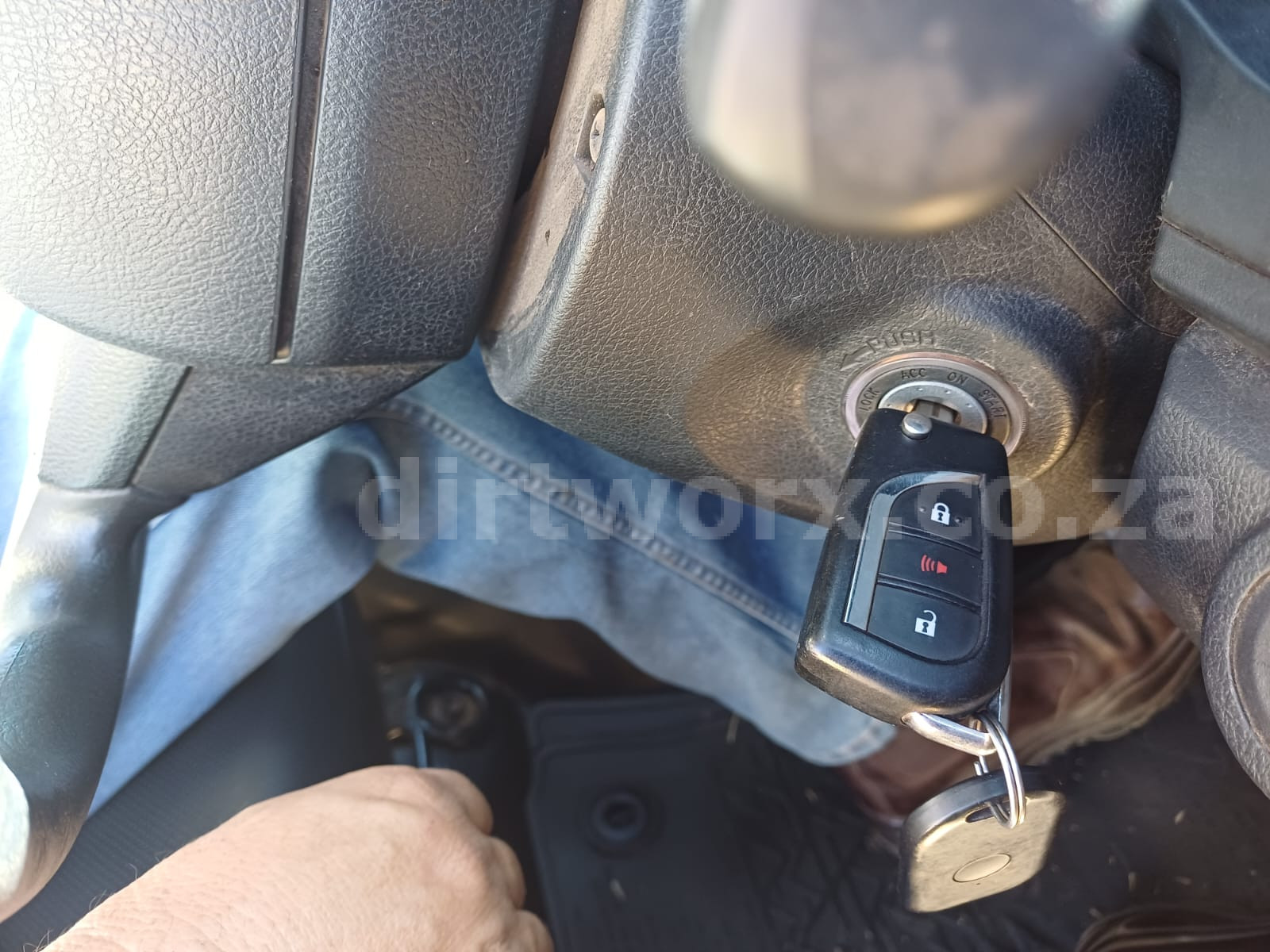 2022 Toyota Hilux 2.0 VVTi Single Cab Bakkie - Image 14