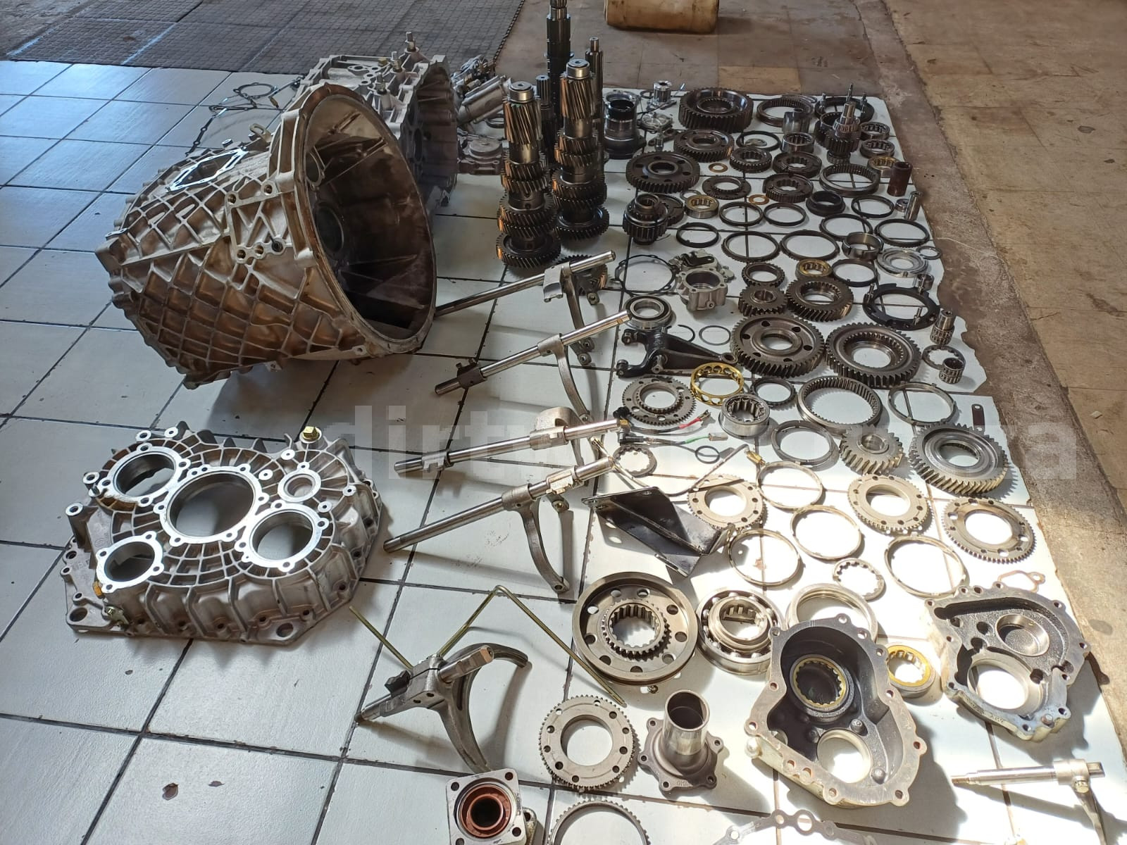 FAW J5N 420 FT Gearbox Stripped - Image 3