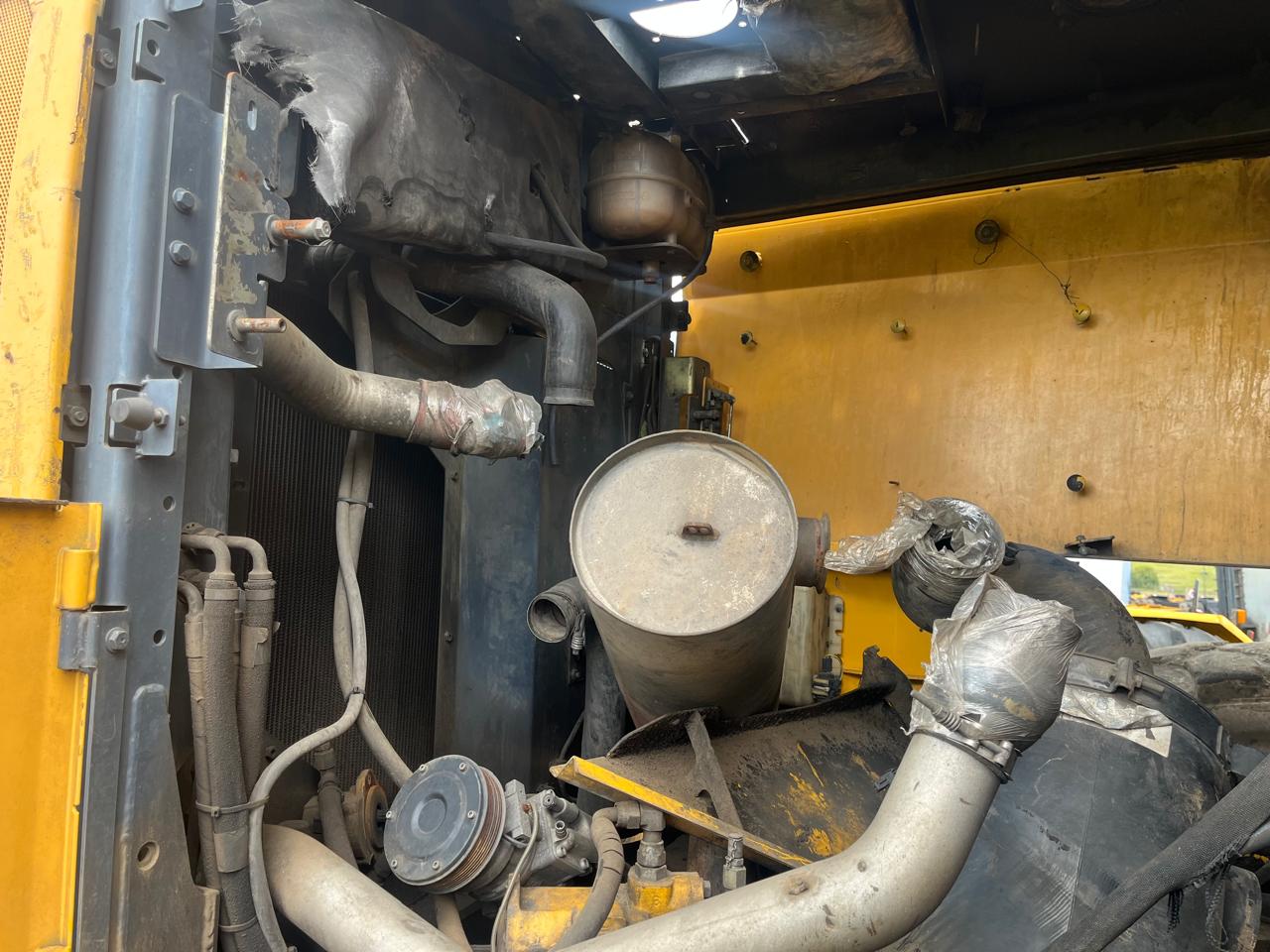 Bell L2606E Front End Loader Stripping For Spares - Image 8