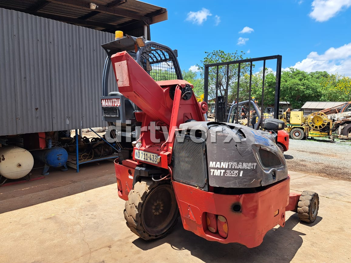 2013 Manitou Truck Mounted Forklift 2.5 Ton - Image 3