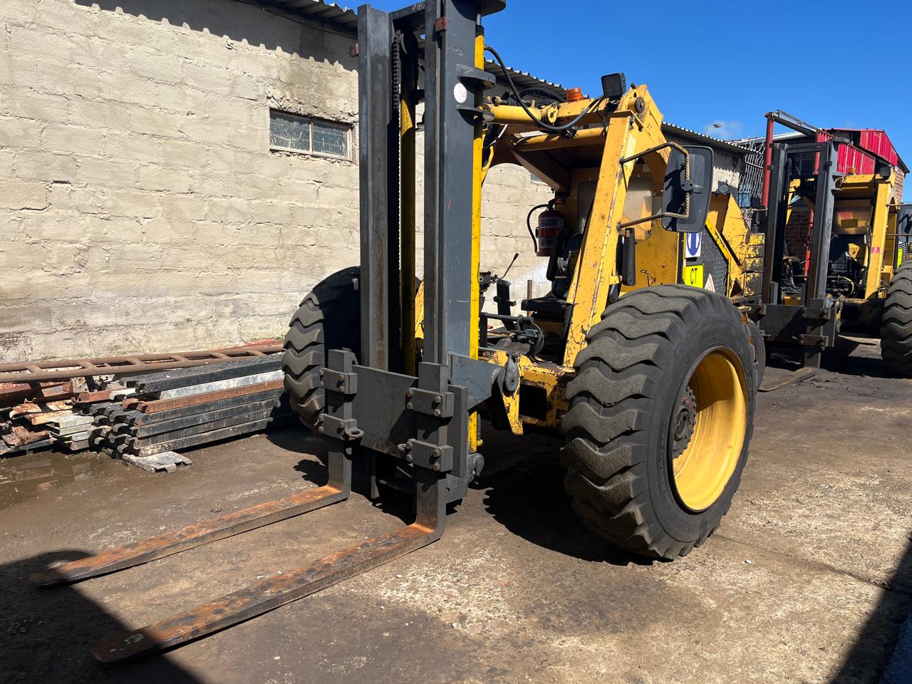 Bell 120 Rough Terrain Forklift 2.75 Ton - Image 3