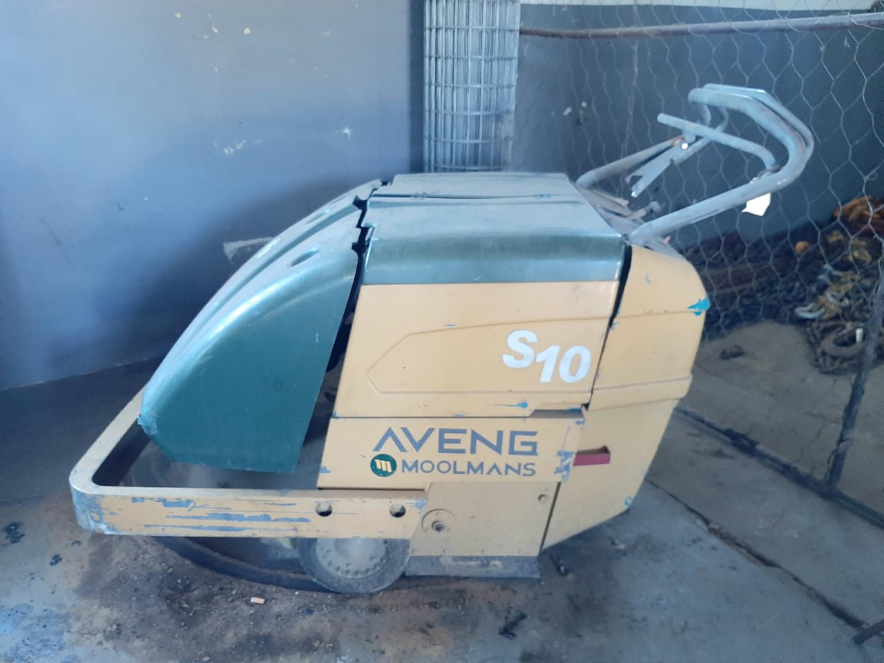 Tennant Industrial Floor Sweeper S10