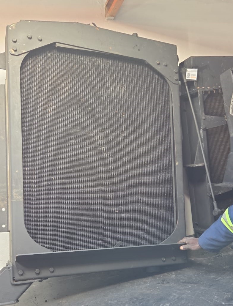 Caterpillar 740B Dump Truck Radiator 114,5 x 89 x 18cm