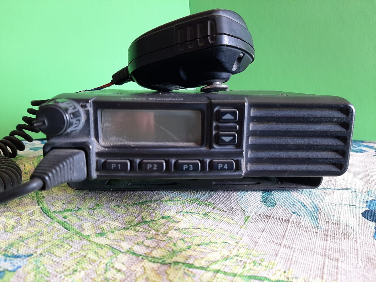MOTOROLA VX-2200 TWO WAY RADIO