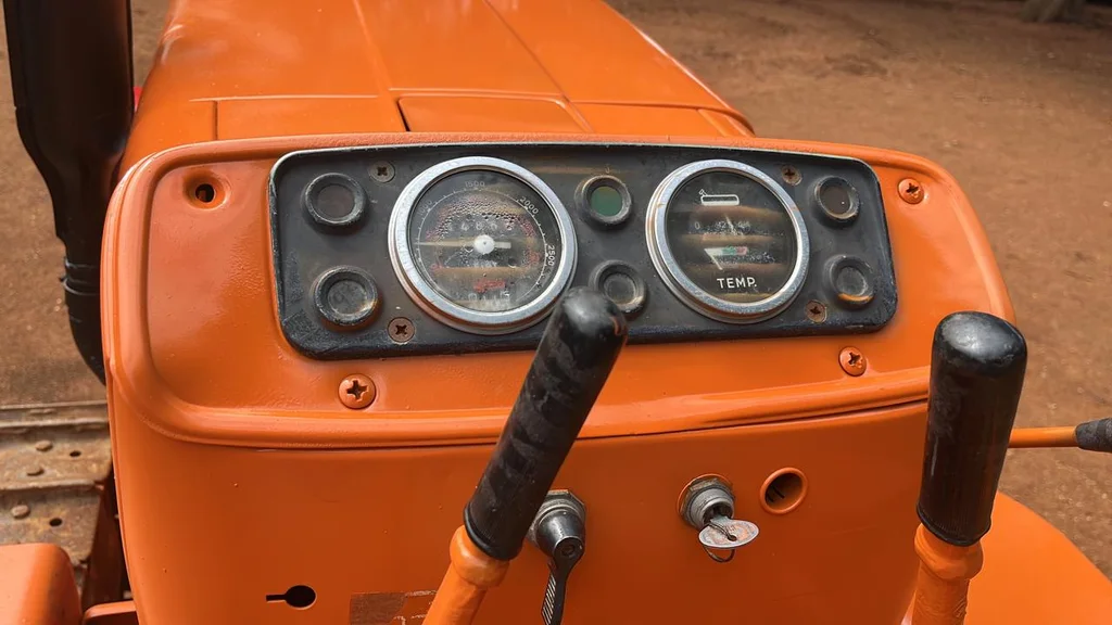 Fiat 355 Crawler Tractor - Image 8