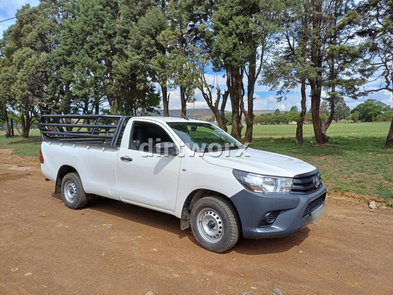 2022 Toyota Hilux 2.0 VVTi Single Cab Bakkie - Image 2