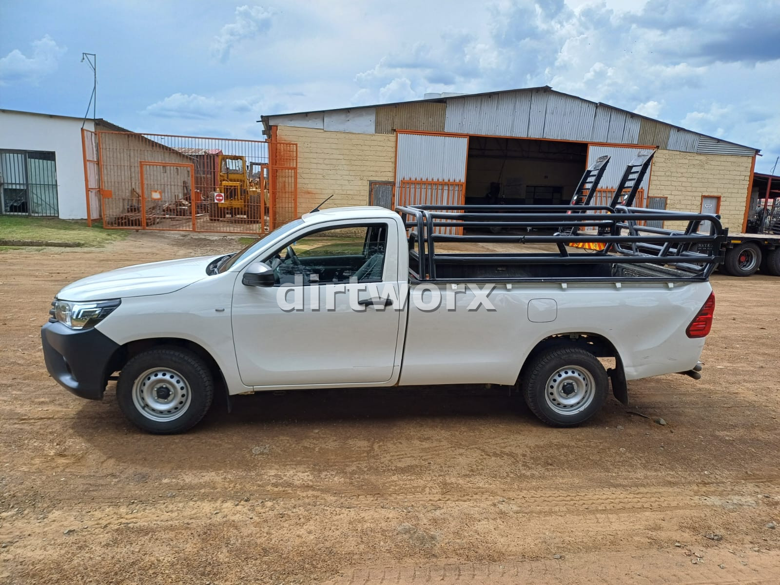2022 Toyota Hilux 2.0 VVTi Single Cab Bakkie - Image 6