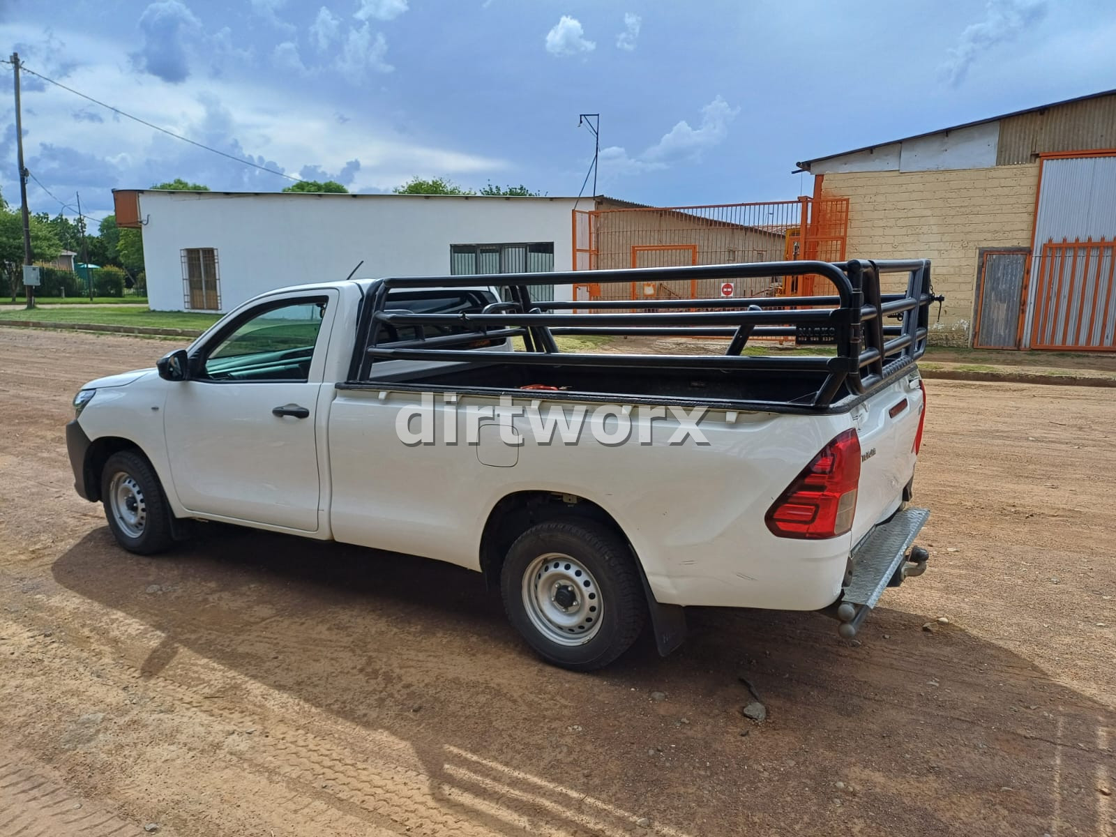 2022 Toyota Hilux 2.0 VVTi Single Cab Bakkie - Image 5