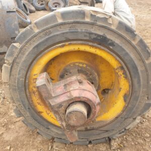 Bearcat 28×12.5-15NHS Solid Tyre with Rim and Axle