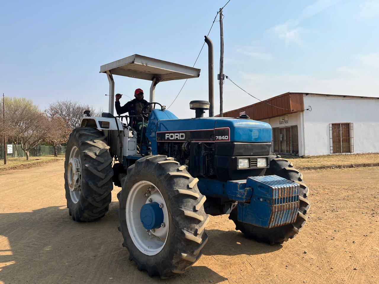 Ford 7840 Tractor - Image 3