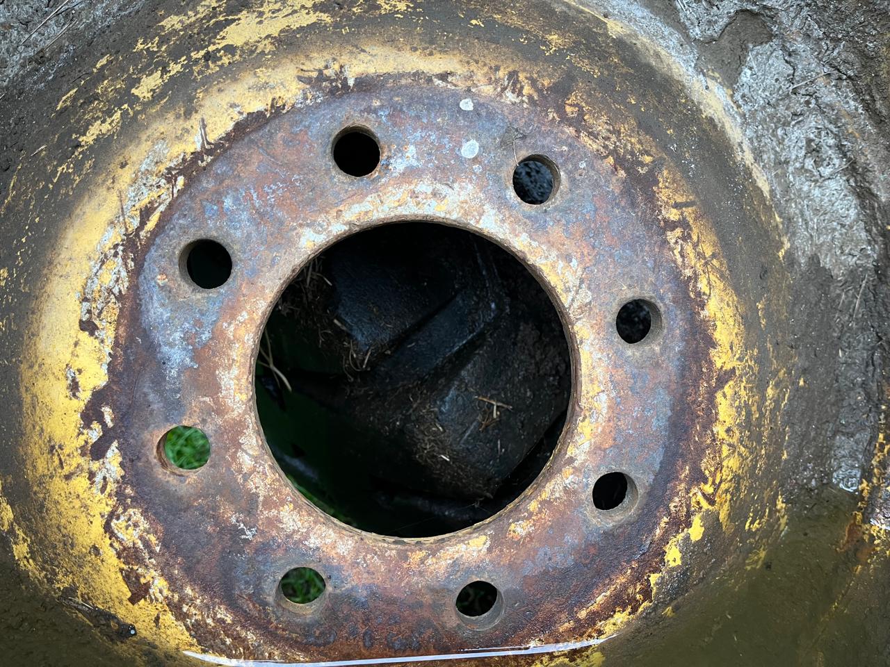 Stroper Tapkar Tyre 23.1-26 with Rim - Image 7