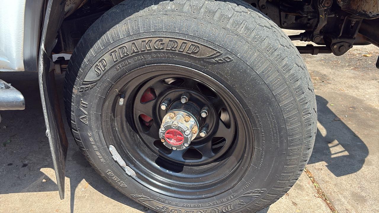 1997 Toyota Hilux Bakkie 2.4 Diesel 4×4 - Image 5