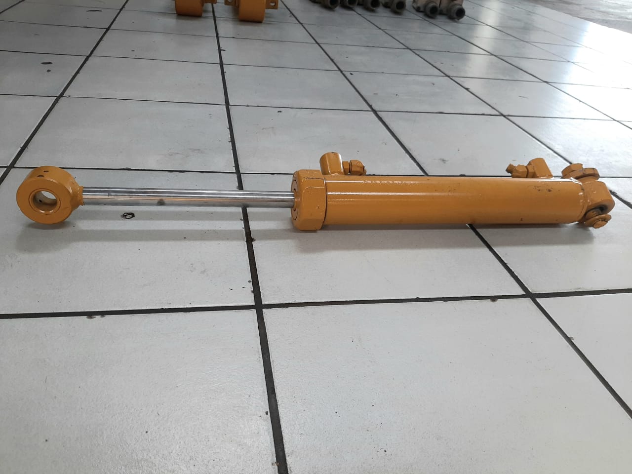 Bell B20D Steering Cylinder - Image 3