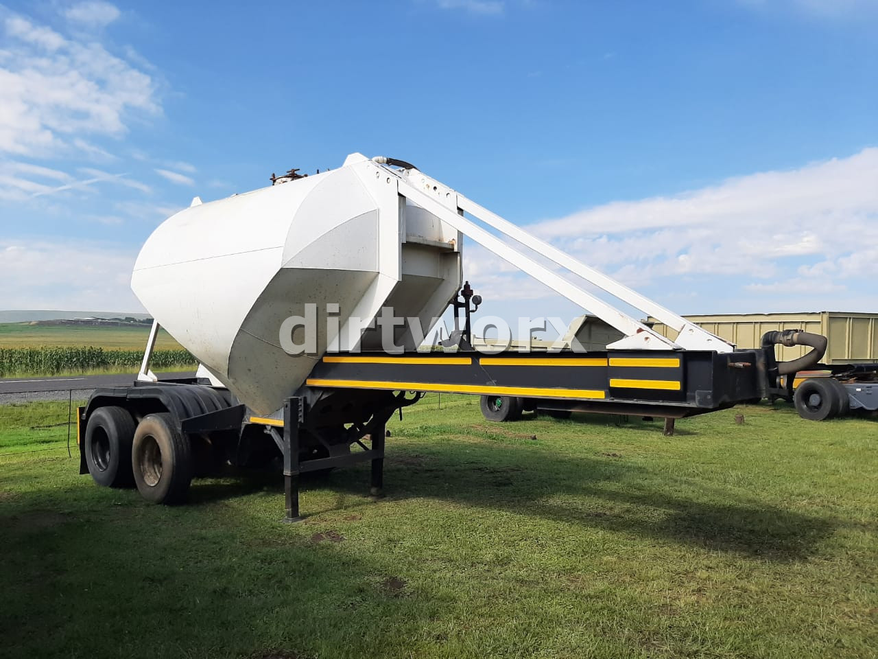 Dry Bulk Cement Tanker Trailer - Image 13