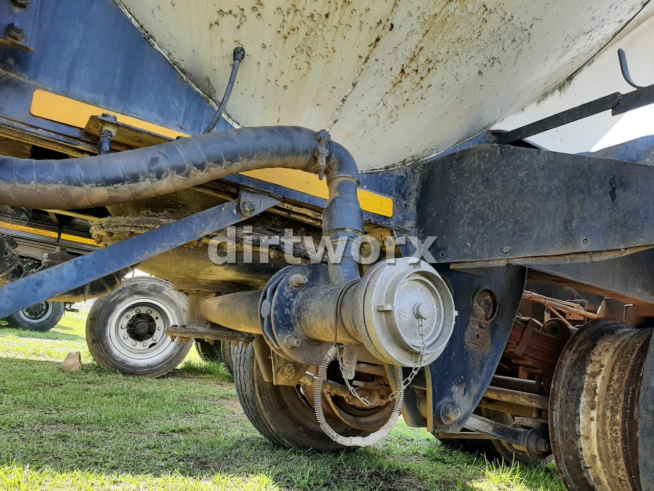 Dry Bulk Cement Tanker Trailer - Image 14