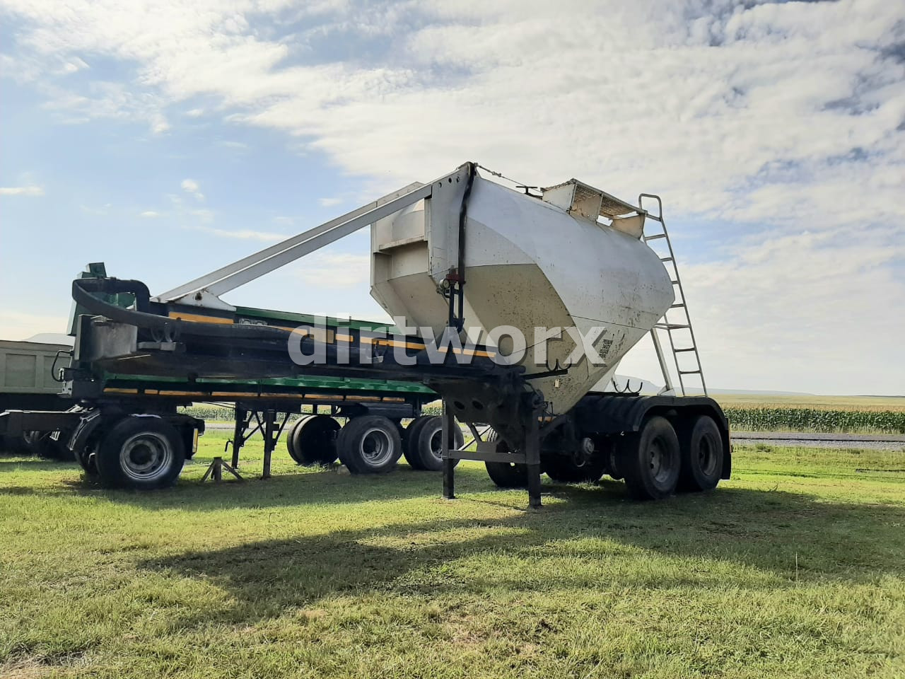 Dry Bulk Cement Tanker Trailer - Image 16