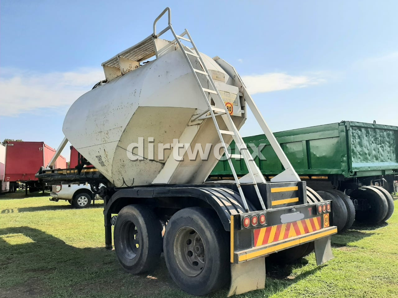 Dry Bulk Cement Tanker Trailer - Image 18