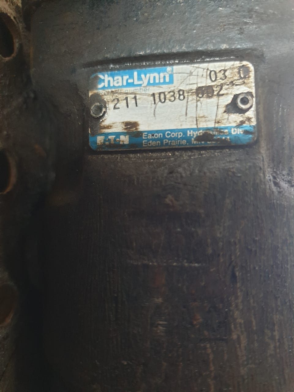 Eaton Char-Lynn Hydraulic Orbital Steering Control Valve 2111038602 - Image 4