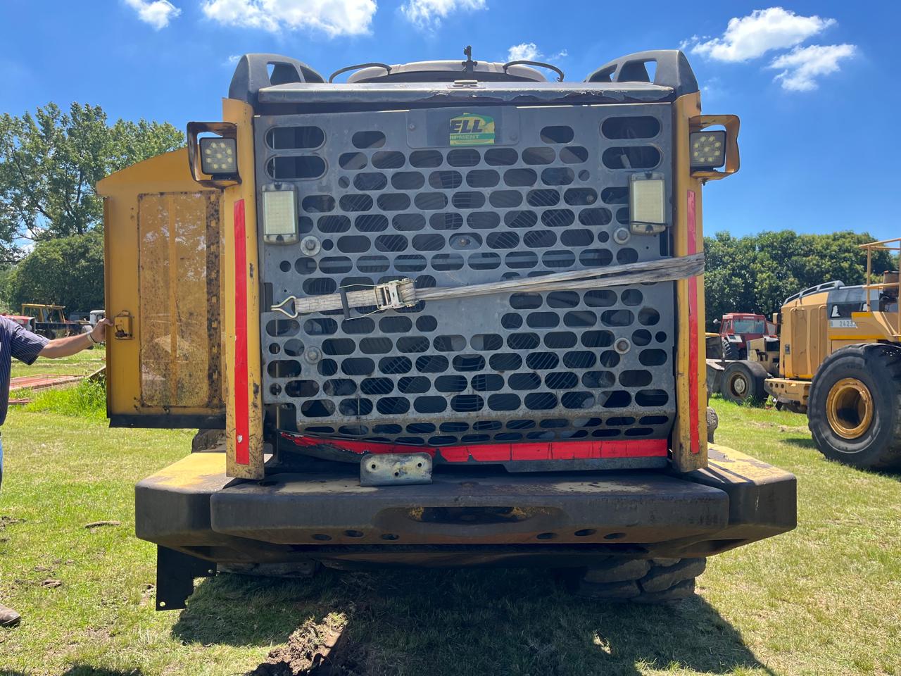 Bell L2606E Front End Loader Stripping For Spares - Image 10