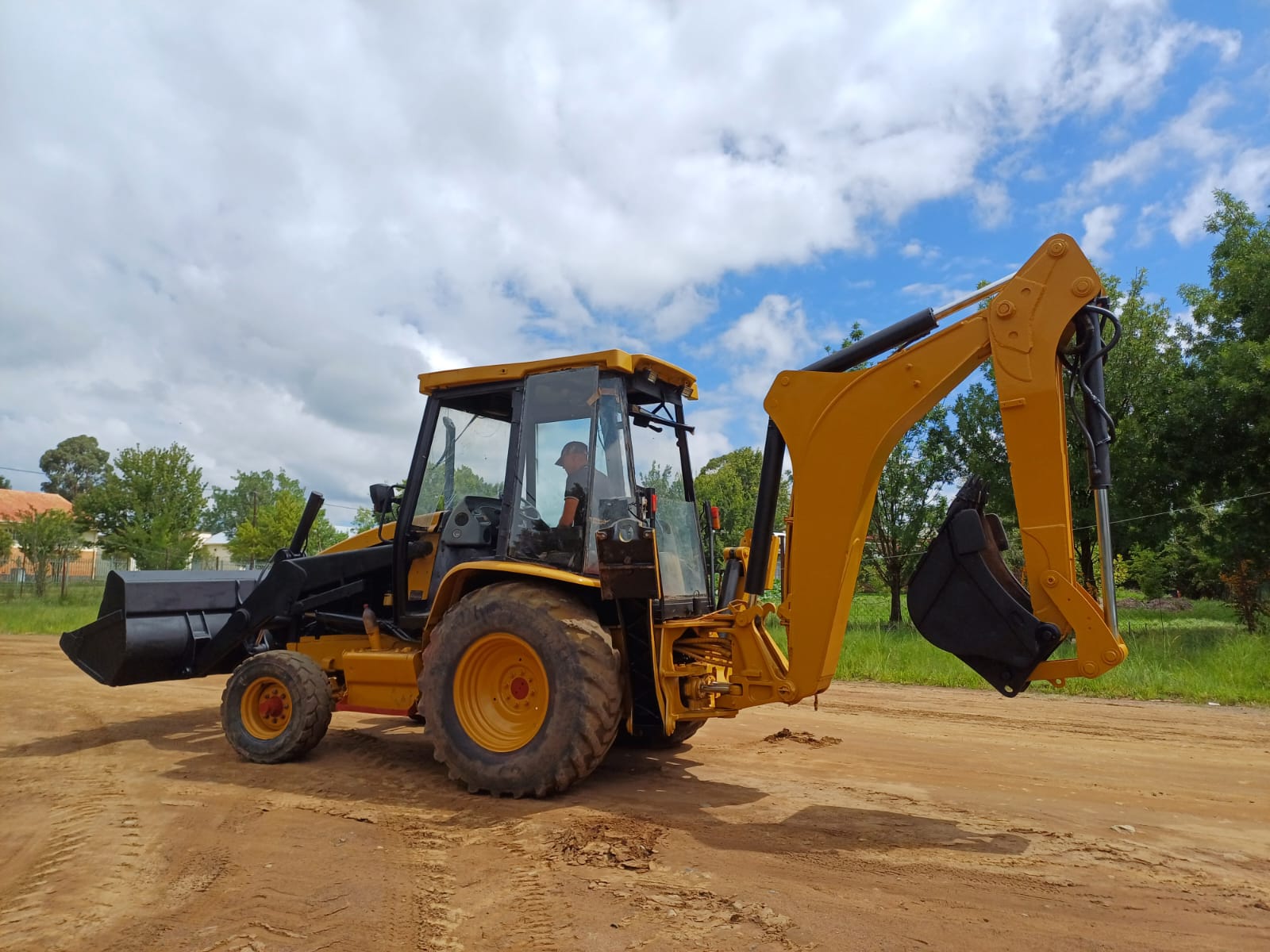 Caterpillar 416D TLB 2X4 - Image 3