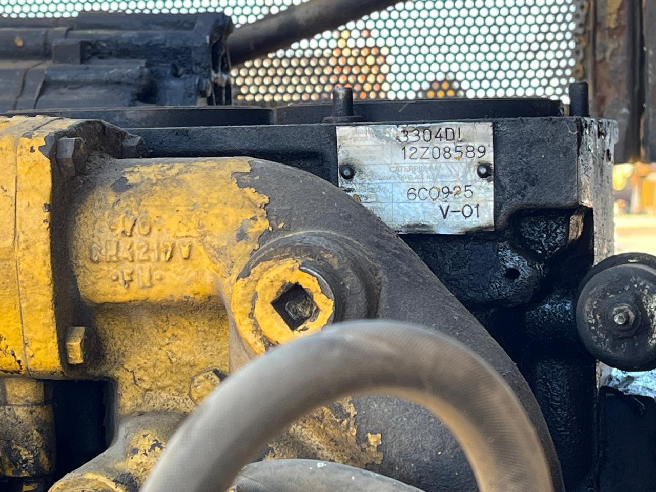 Caterpillar 936 Front End Loader - Image 11