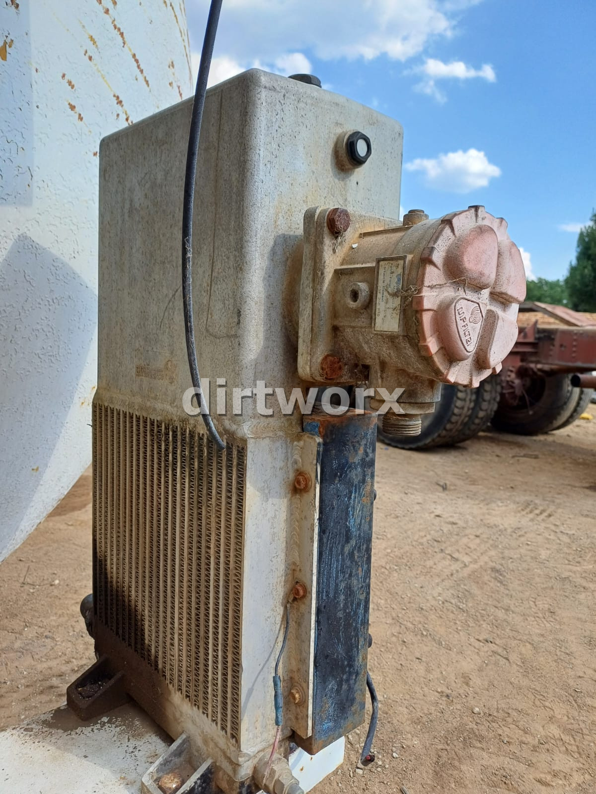 Concrete Mixer Tractor Trailer - Image 13
