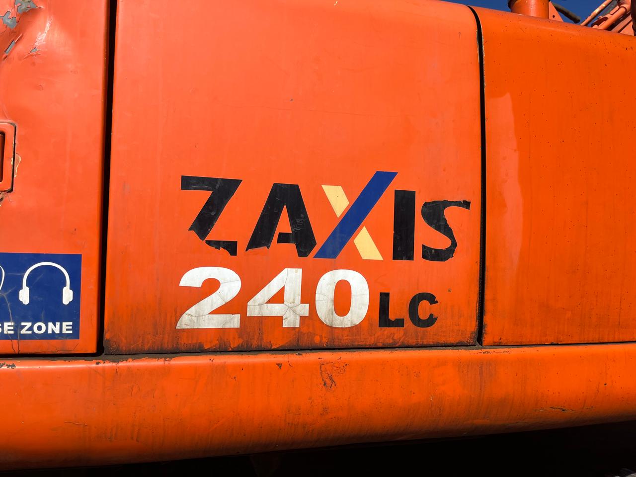 Hitachi ZX240 Excavator - Image 12
