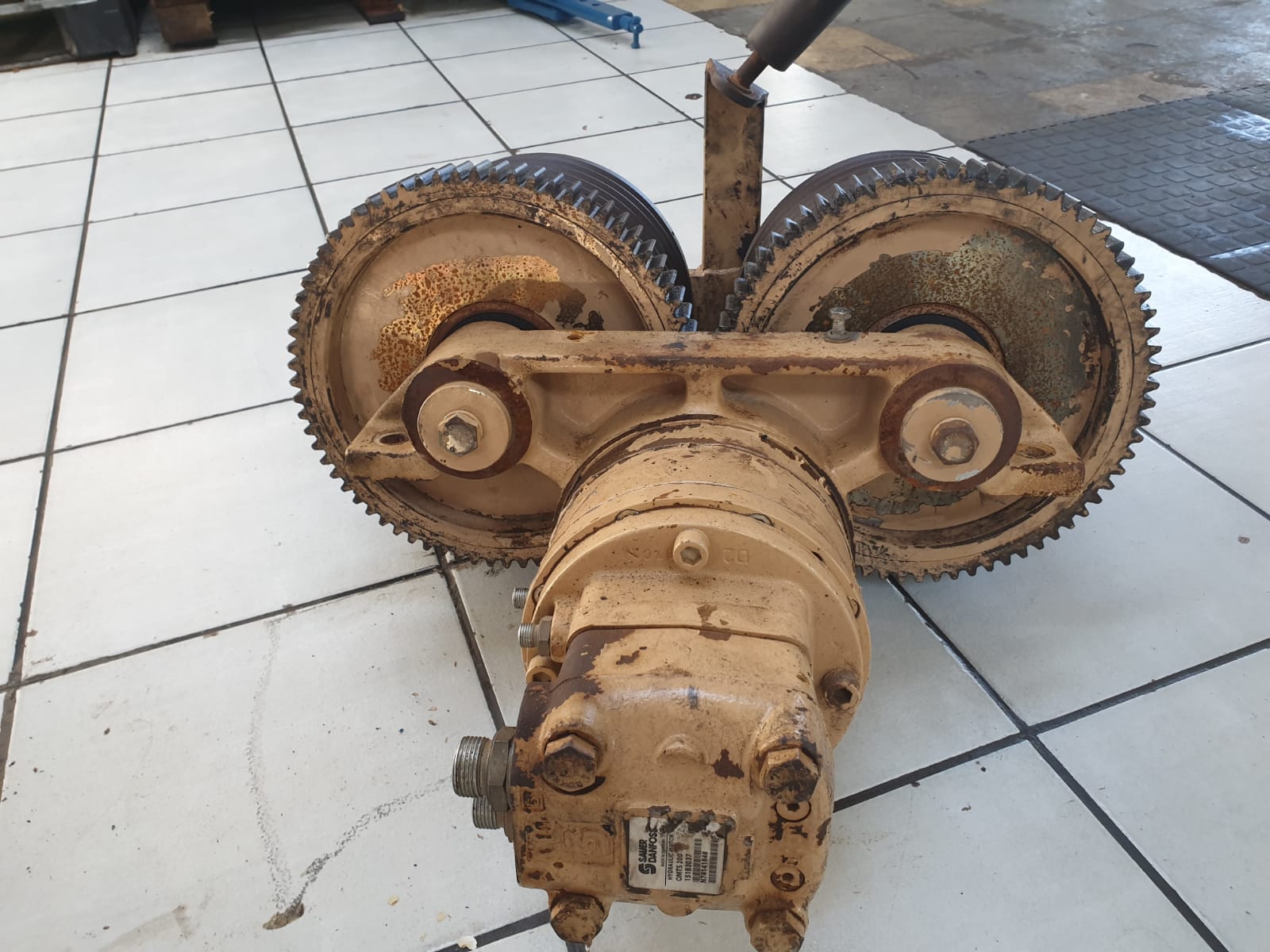 Sauer Danfoss Hydraulic Drive with Cable Puller