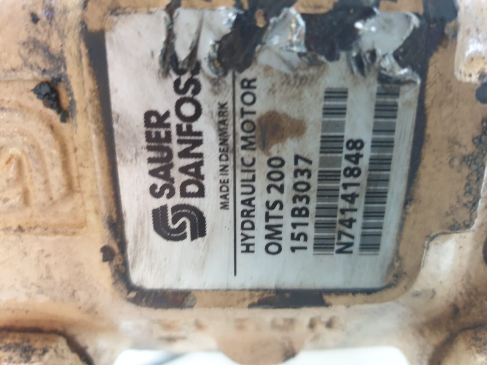 Sauer Danfoss Hydraulic Drive with Cable Puller - Image 2