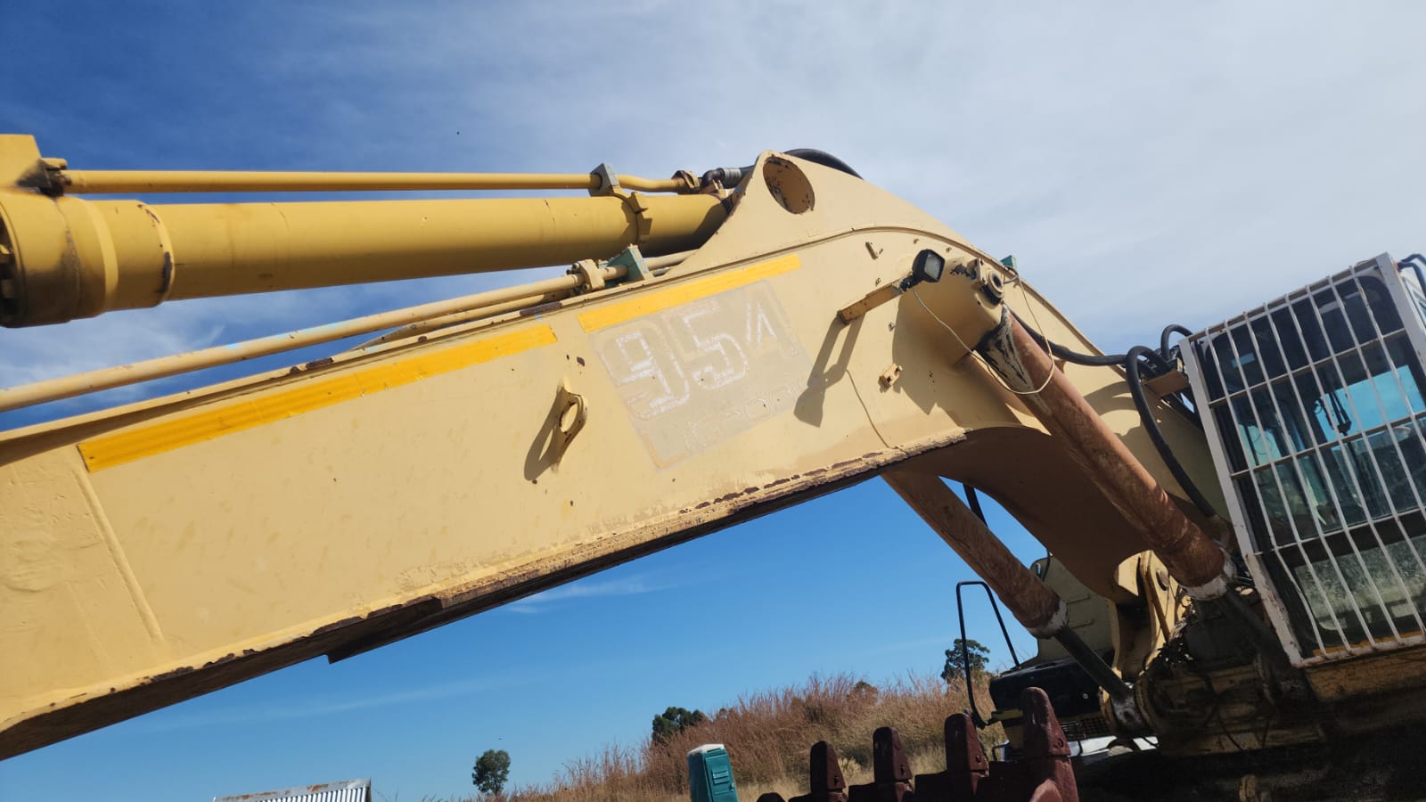 Liebherr R954 Tracked Excavator 50 Ton Stripping for Spares - Image 3