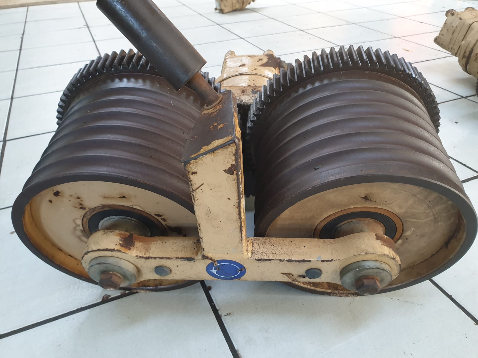 Sauer Danfoss Hydraulic Drive with Cable Puller - Image 4