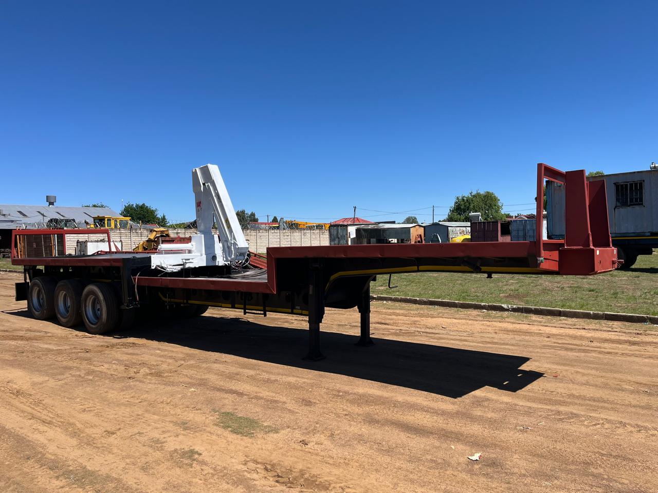 Afrit Tri Axle Semi Trailer With Crane - Image 4
