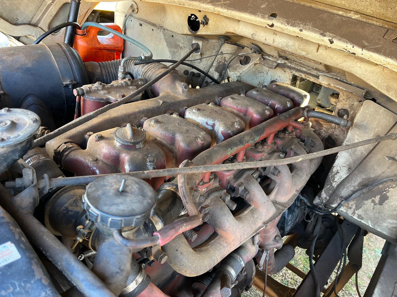 Mercedes Benz 1418 Horse Truck Tractor - Image 7