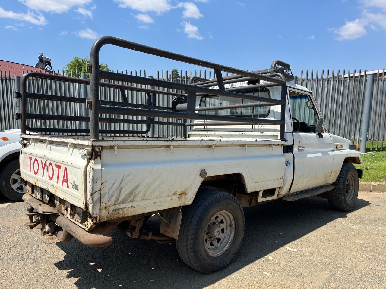 Toyota Land Cruiser FJ75 Bakkie - Image 3