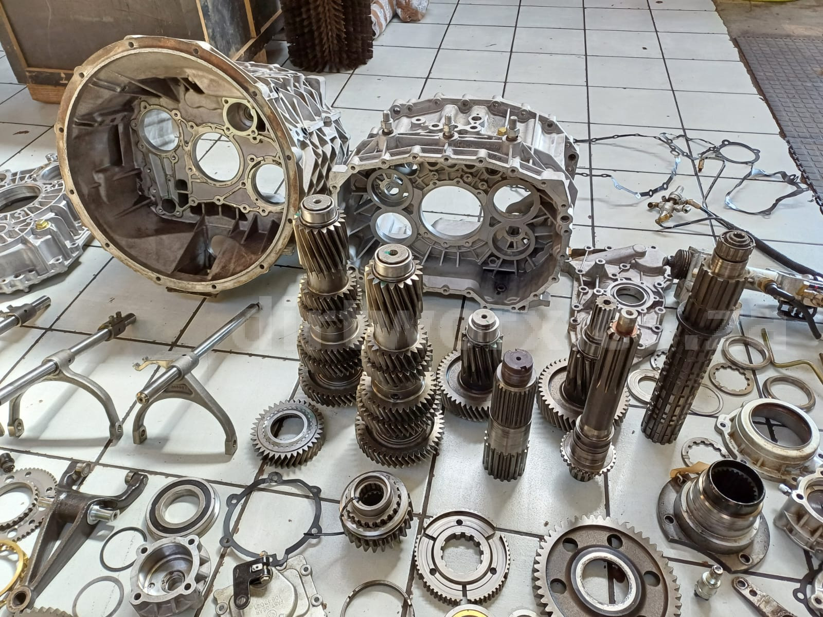 FAW J5N 420 FT Gearbox Stripped - Image 5