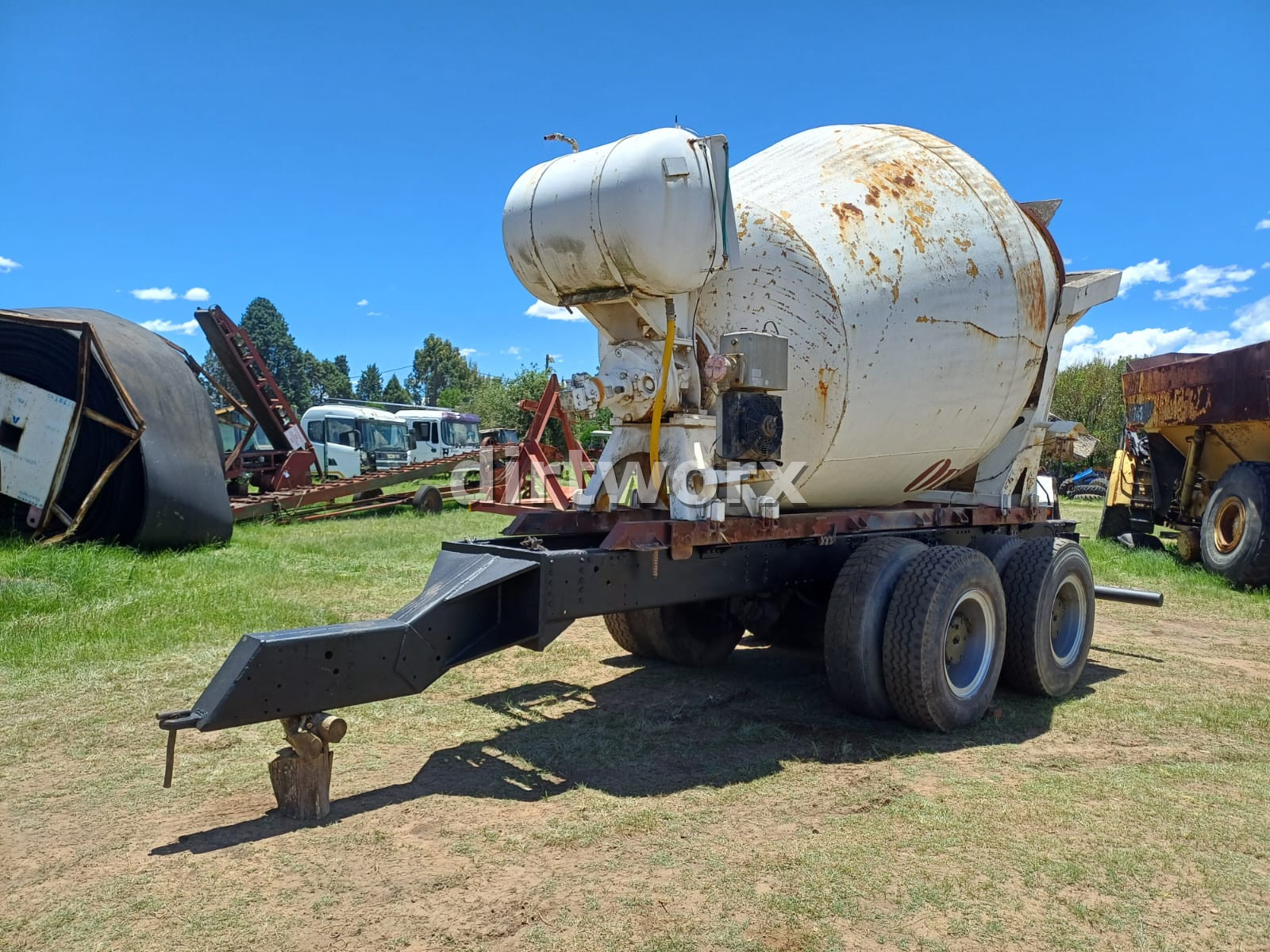 Concrete Mixer Tractor Trailer - Image 5