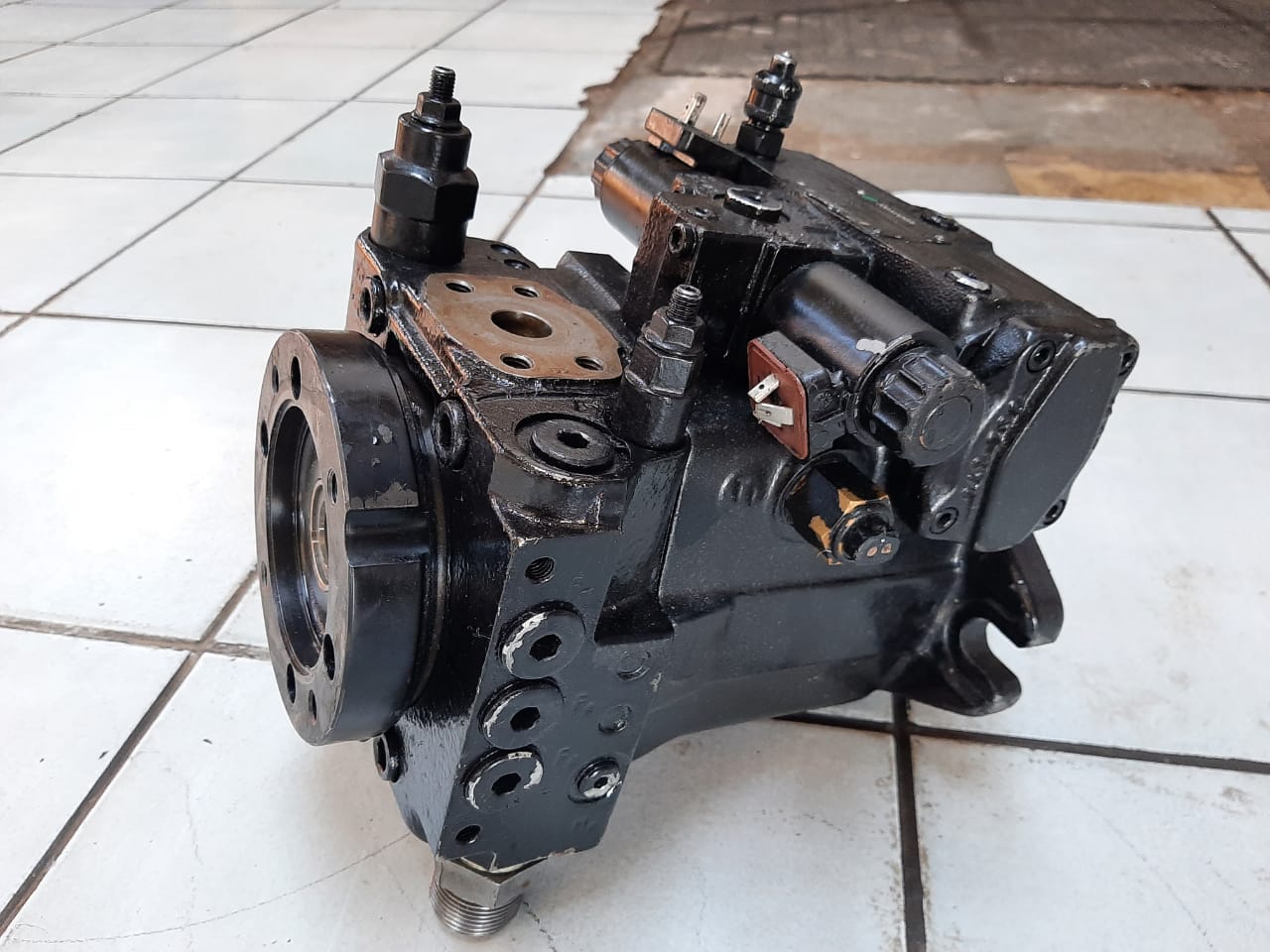 Bosch Rexroth Variable Displacement Axial Piston Pump AA4VG40 - Image 5