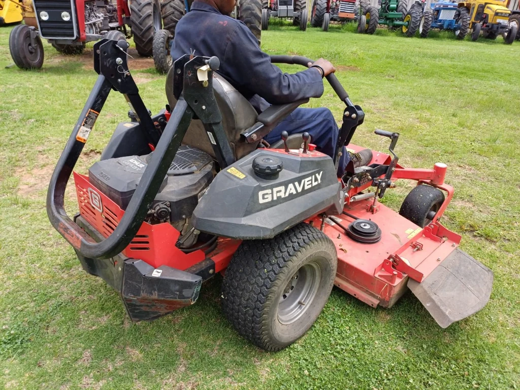 Gravely Proturn 60 Zero-Turn Ride On Lawnmower - Image 5