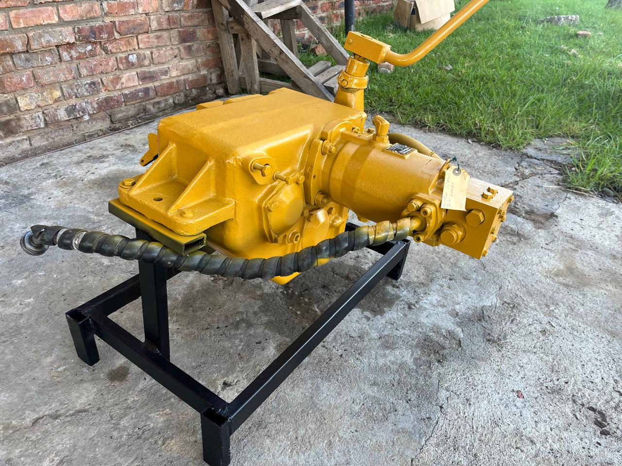 Komatsu JV100WA Roller Hydraulic Drive Motor - Image 7