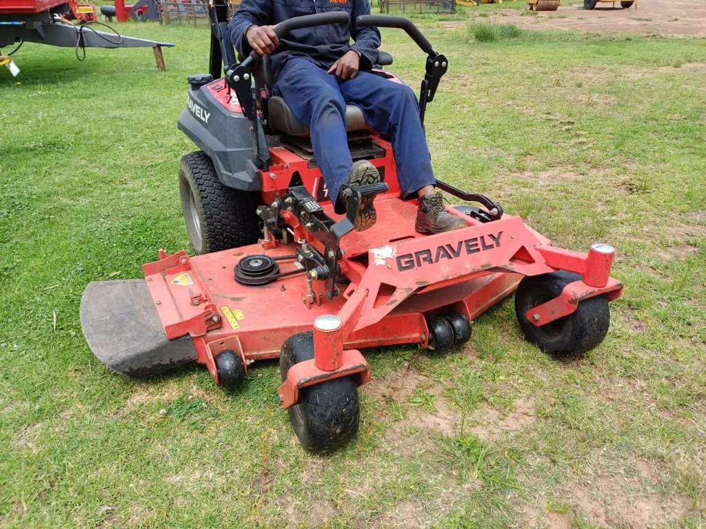Gravely Proturn 60 Zero-Turn Ride On Lawnmower - Image 7