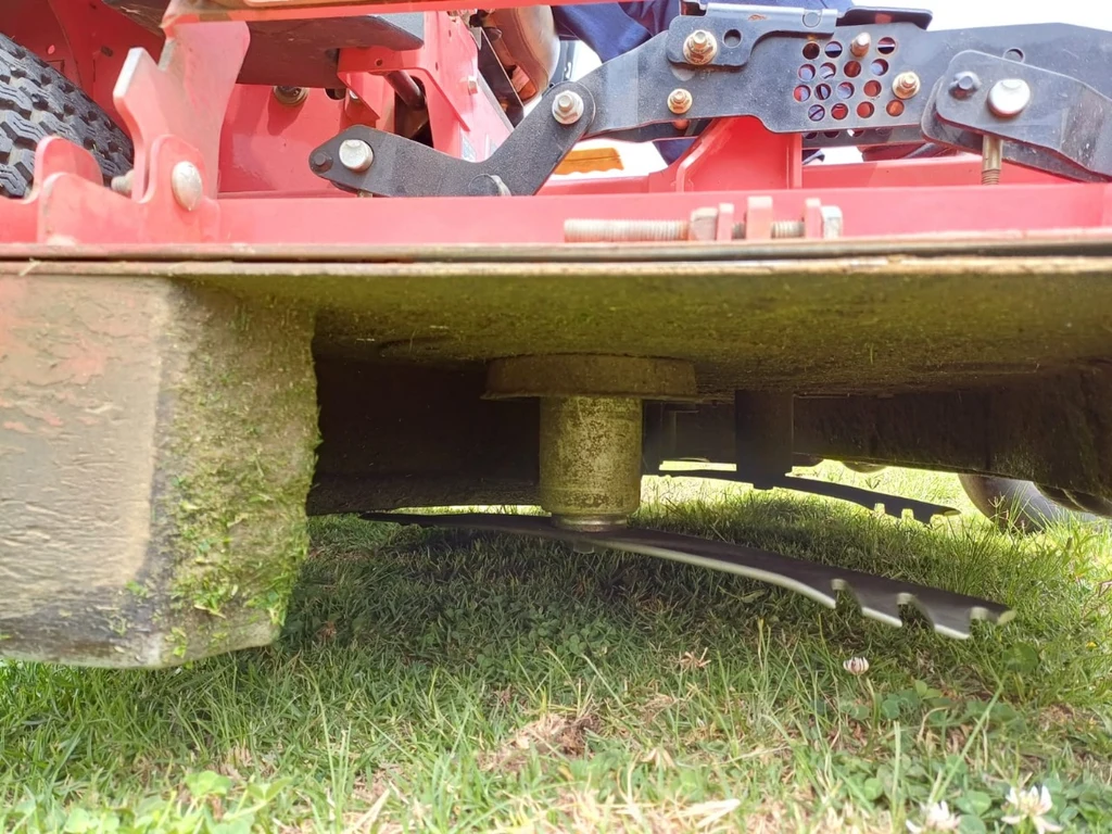 Gravely Proturn 60 Zero-Turn Ride On Lawnmower - Image 10