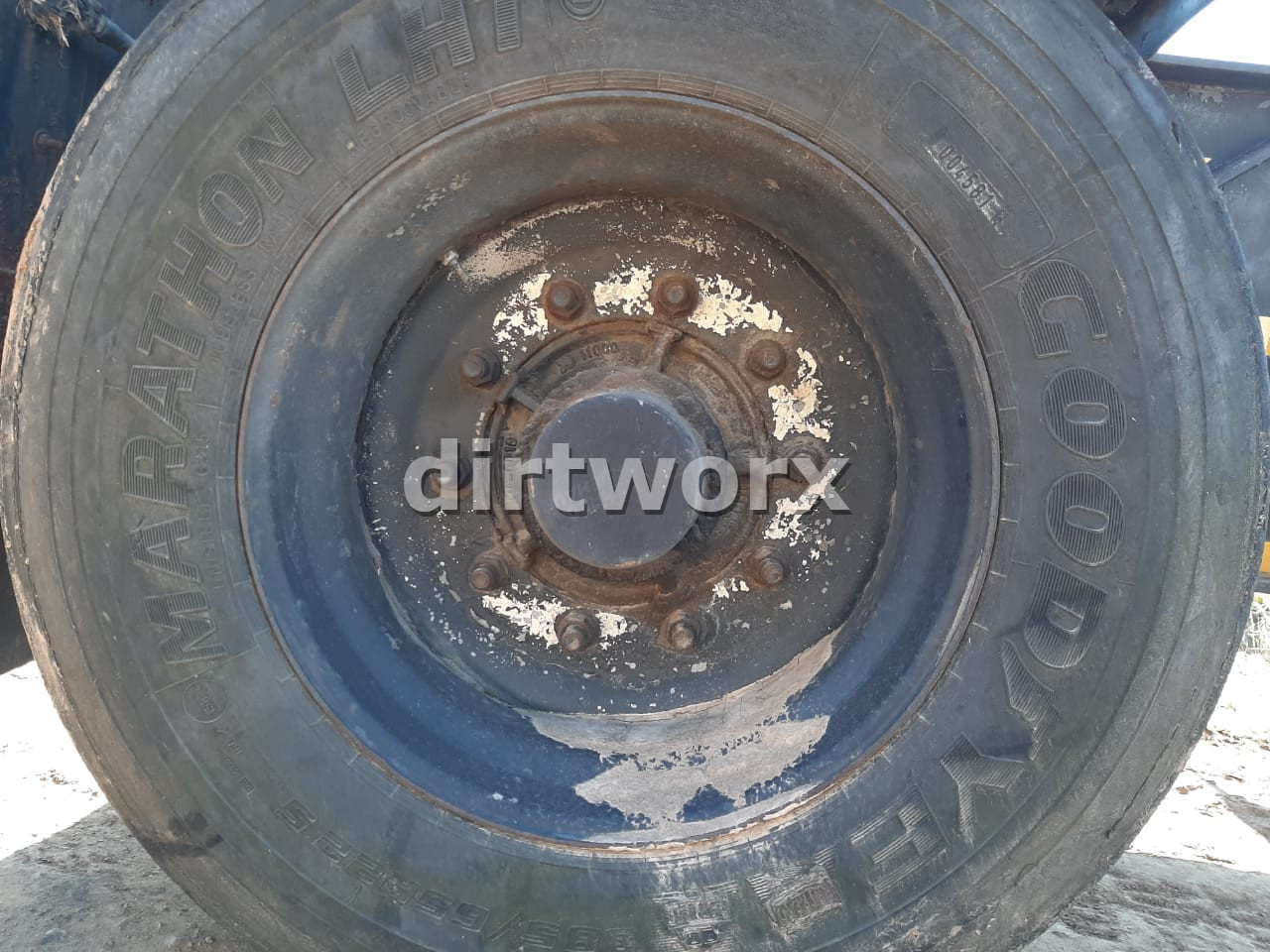 Henred Skeletal Lowbed Container Trailer - Image 4