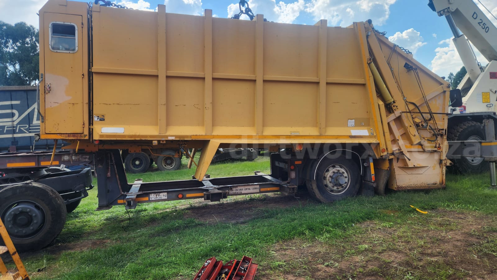 TFM Refuse Compactor Press Truck Bin