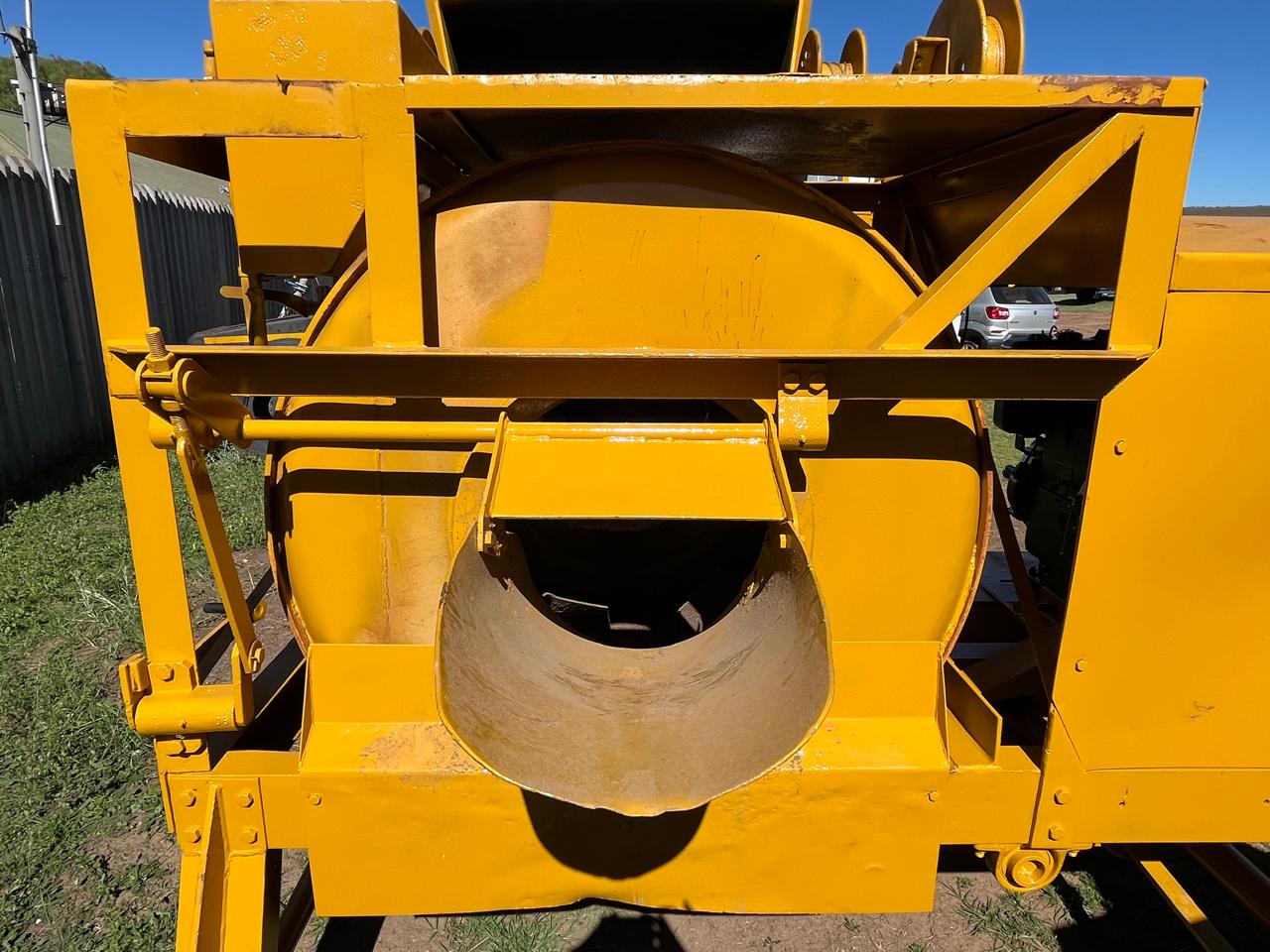 Self Loading Concrete Mixer - Image 8