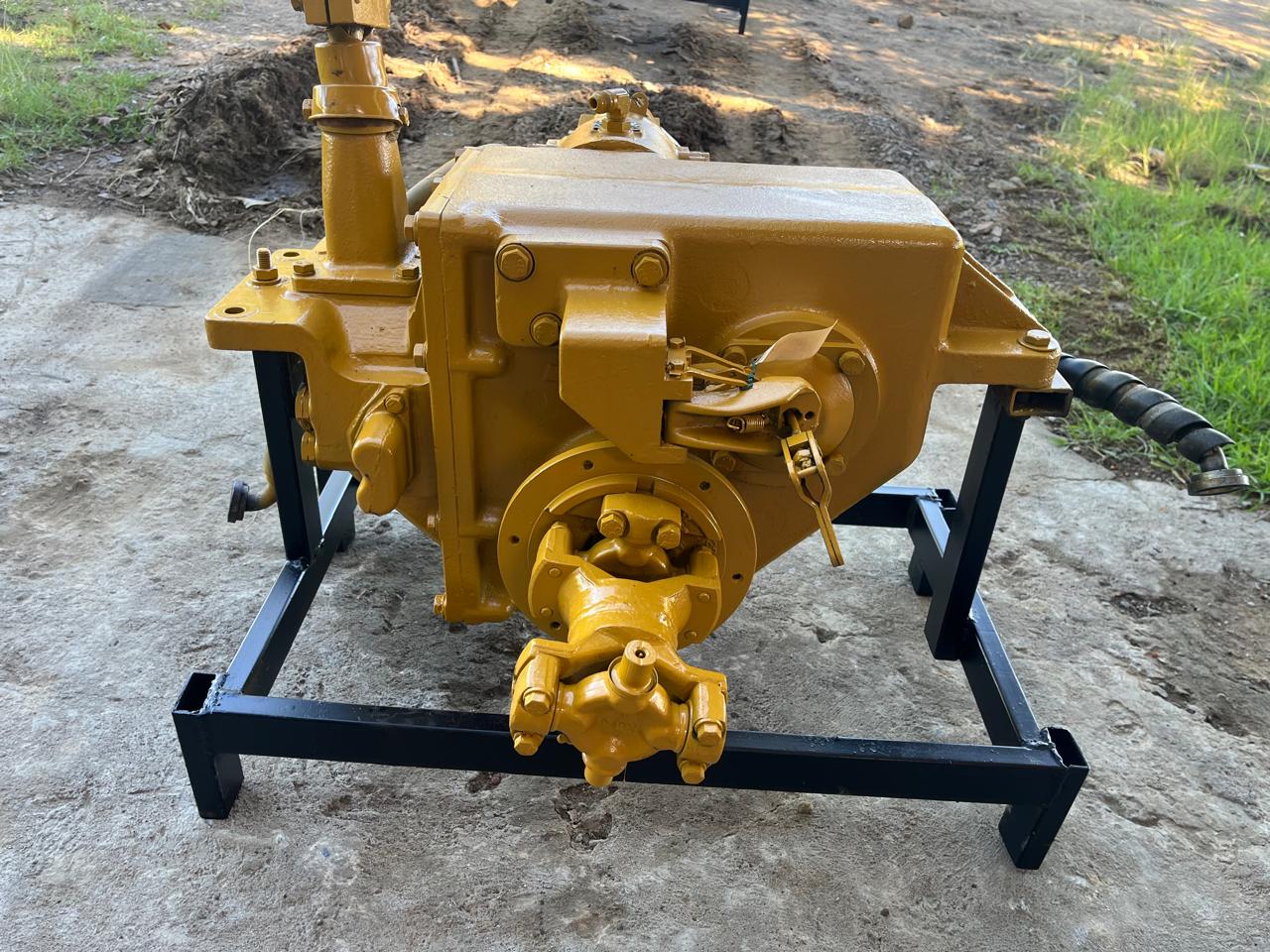 Komatsu JV100WA Roller Hydraulic Drive Motor - Image 8