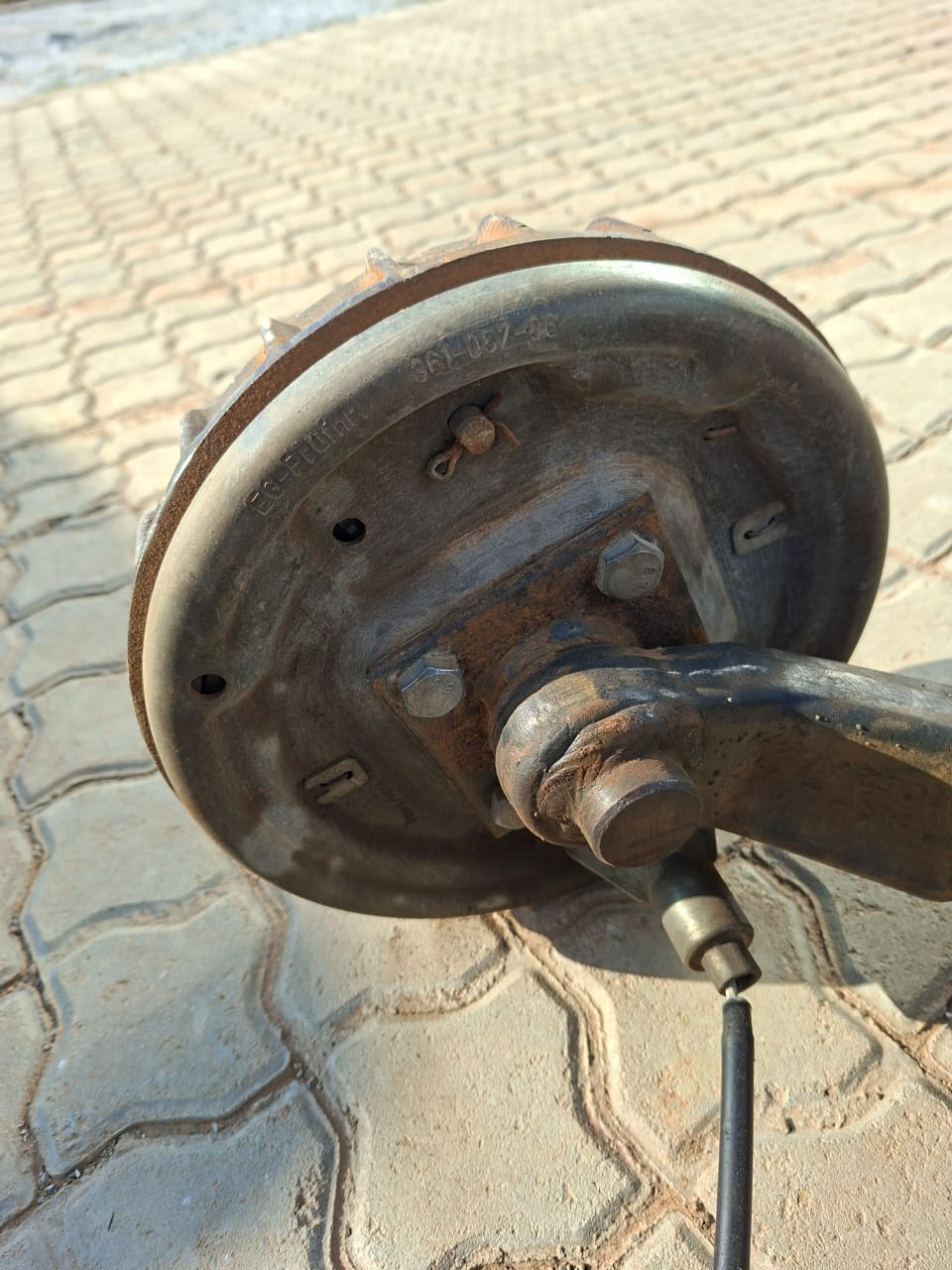 B1000 Braked Axle 1600kg - Image 6