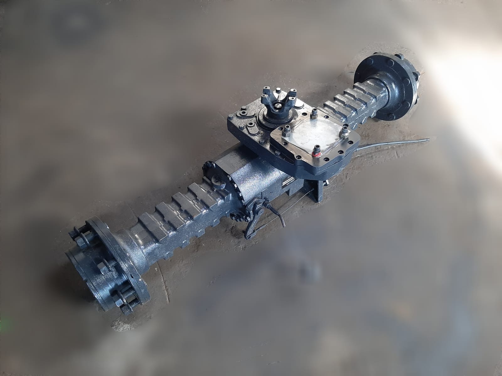 JCB 406 Front End Loader Rear Differential Axle - Image 3