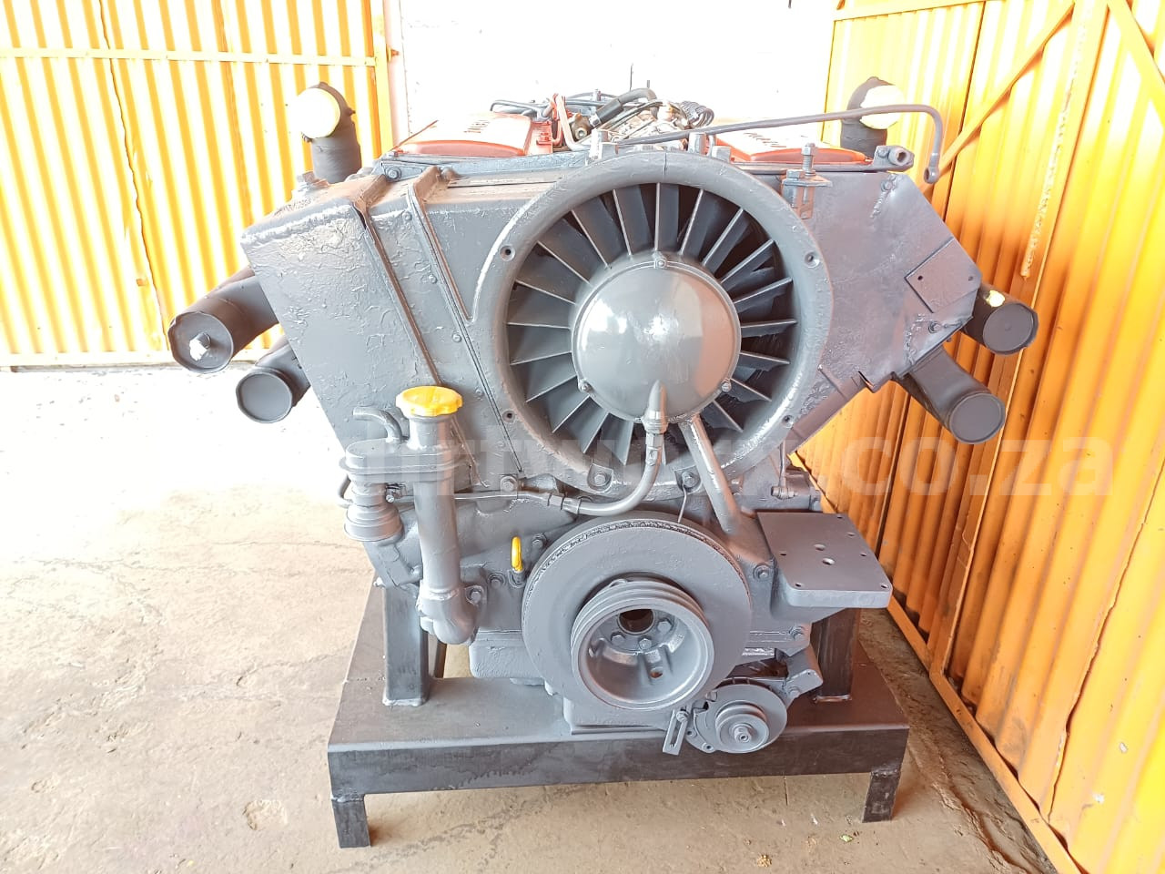 Deutz F8L914 V8 Engine - Image 4